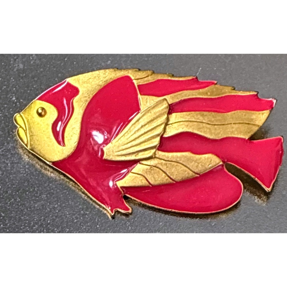 Vintage Lent Brooch Tropical Fish Magenta Pink Enamel Gold Tone Pin Accessory